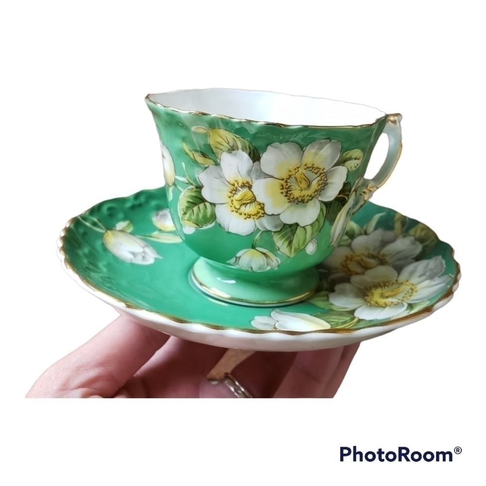 𝅺Aynsley Tea Cup Saucer Set Kelly Green White Flowers Apple Blossom England